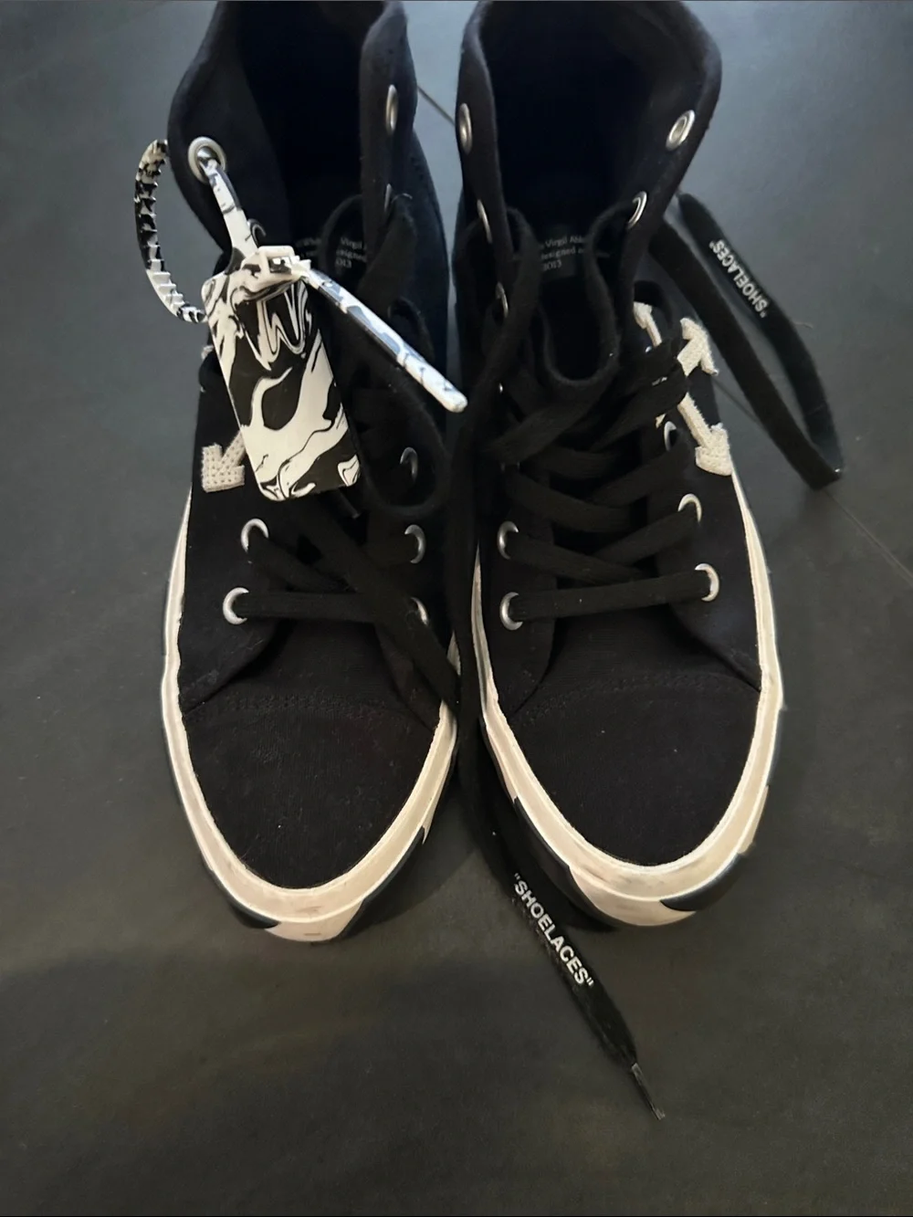 Off white Black High-Top  Sneakers with White Arrow Detail size 40